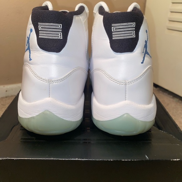 Jordan 11 Retro "Legend Blue" Size 9.5 - Picture 5 of 10